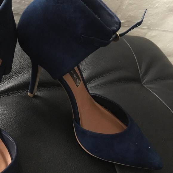 Heels - Picture 3 of 3